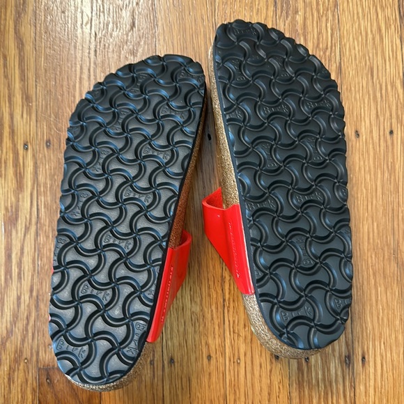 Red parent Birkenstock Gizeh - Picture 3 of 5